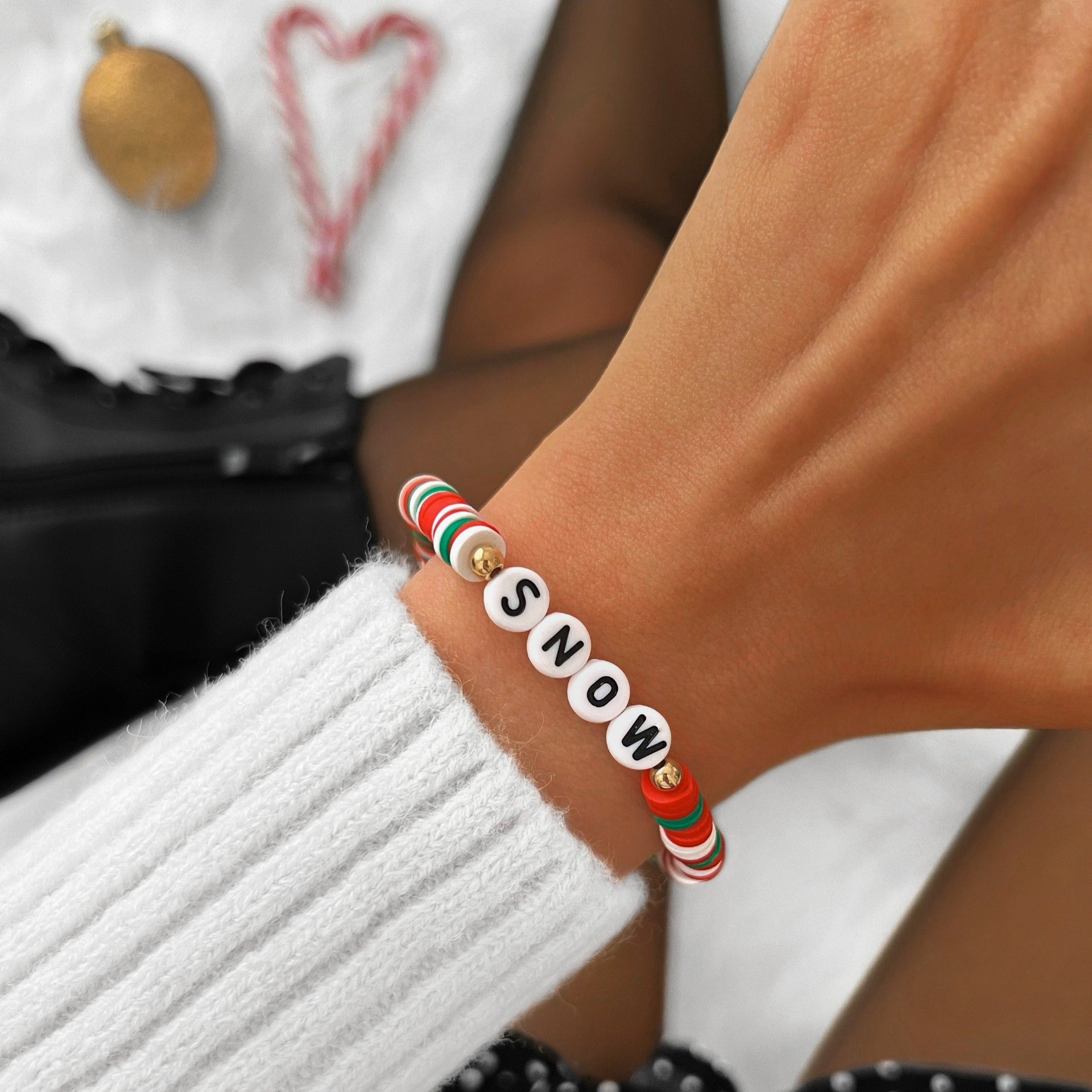 Schneebesetztes Armband