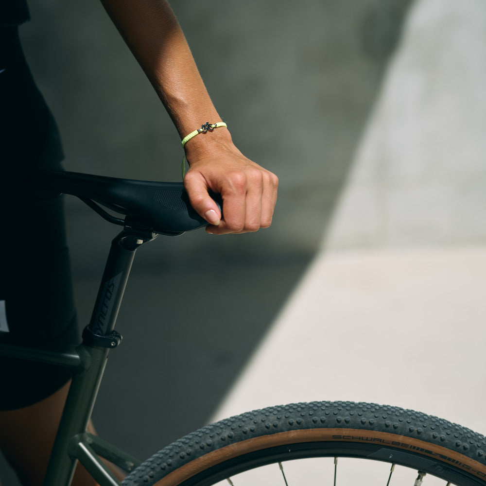 Silbernes Fahrrad Neon Gelbes Geflochtenes Armband