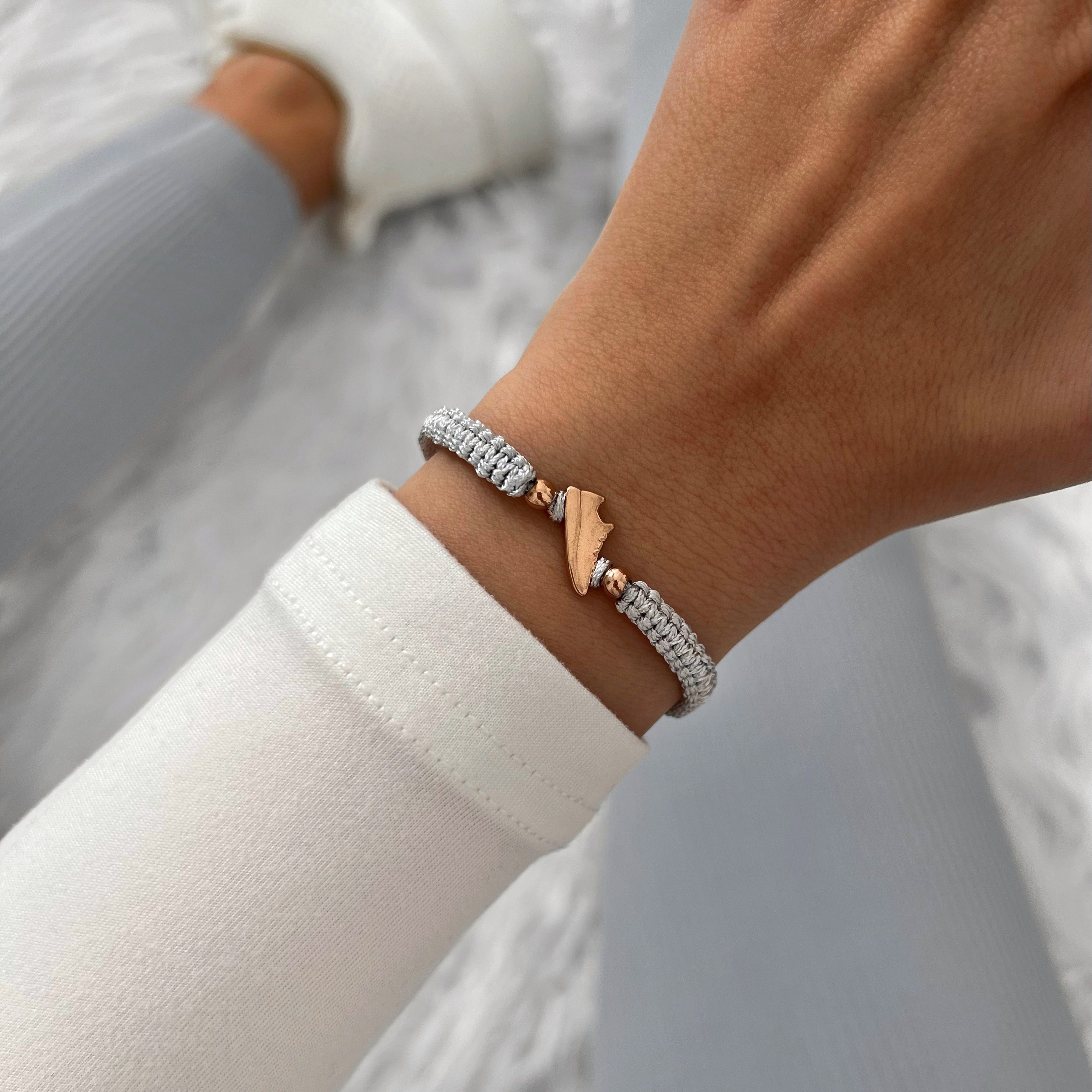 Rose Runner graues geflochtenes Armband