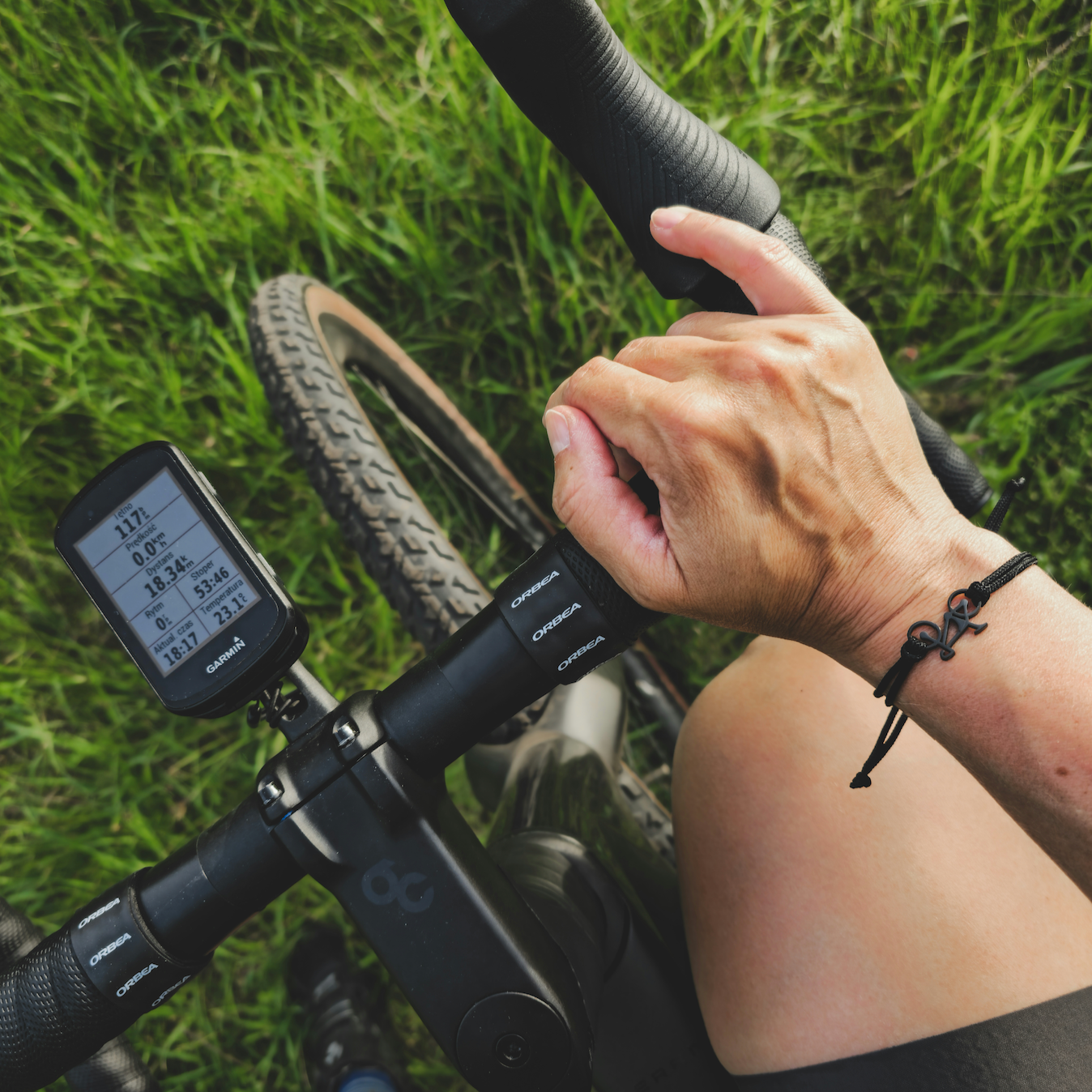 Schwarzes Straßenfahrrad-Armband
