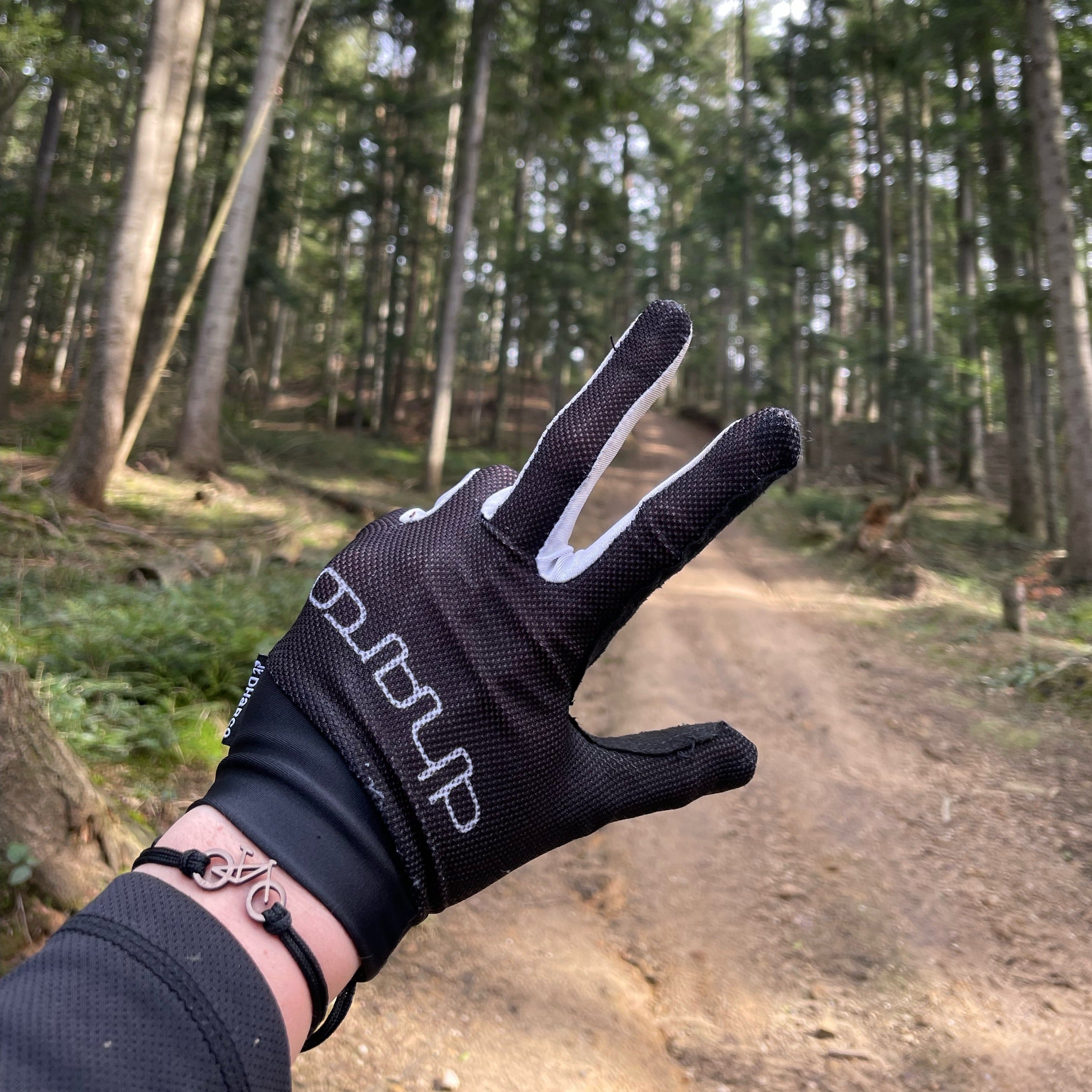 Nachtschwarzes MTB-Armband